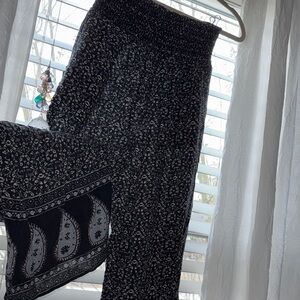 American Eagle Outfitters Black & White Textured Smocked Top